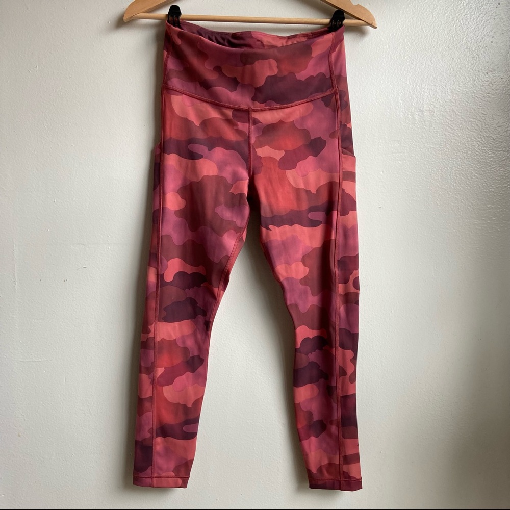 Athleta Ultimate Stash Pocket Pink Camo 7/8 Tight